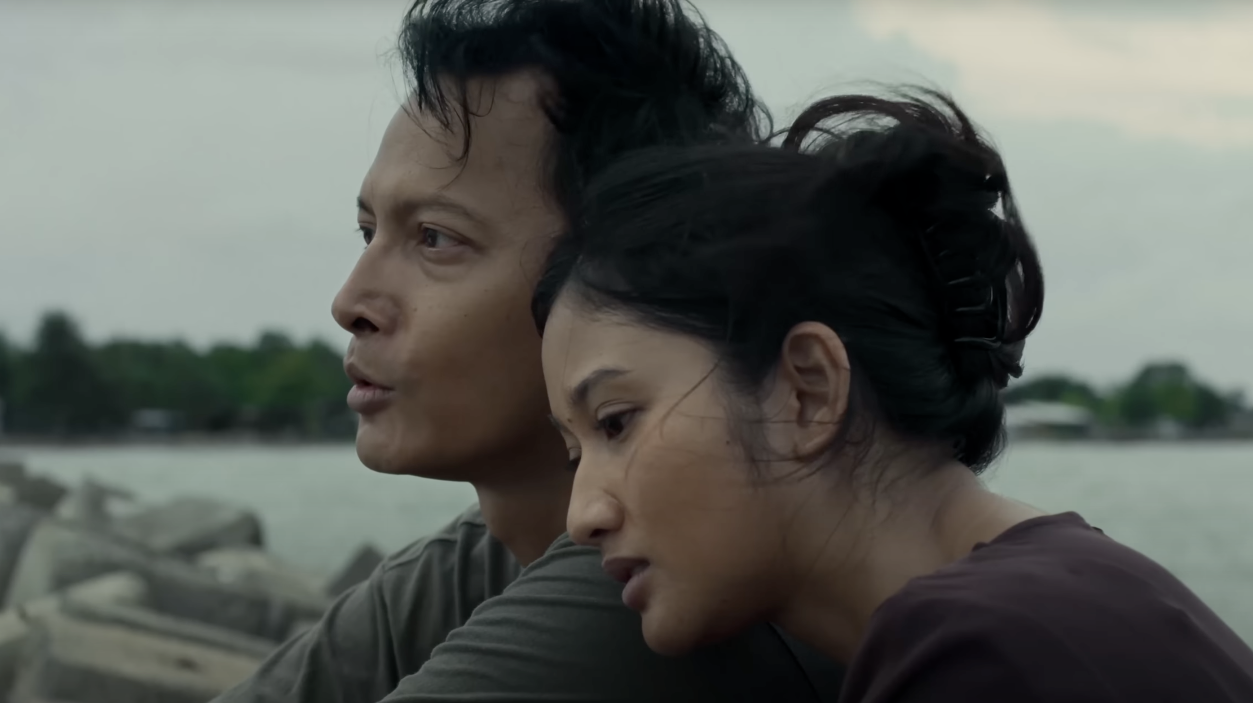 Claresta Taufan and Fedi Nuril in 'Pangku' movie (YouTube.com/Cinema 21)