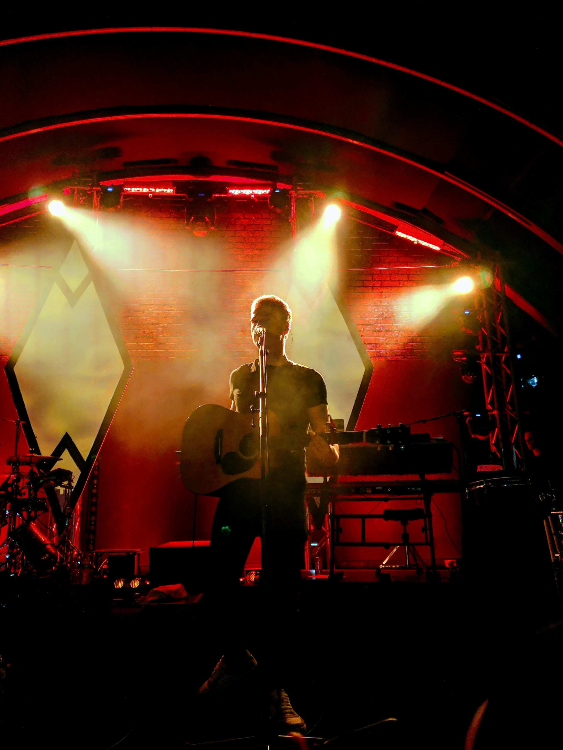 Steve Garrigan of Kodaline (Unsplash.com/cerachiu)